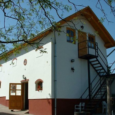 Nyerges Lovasudvar Cserepfalu Esterno foto