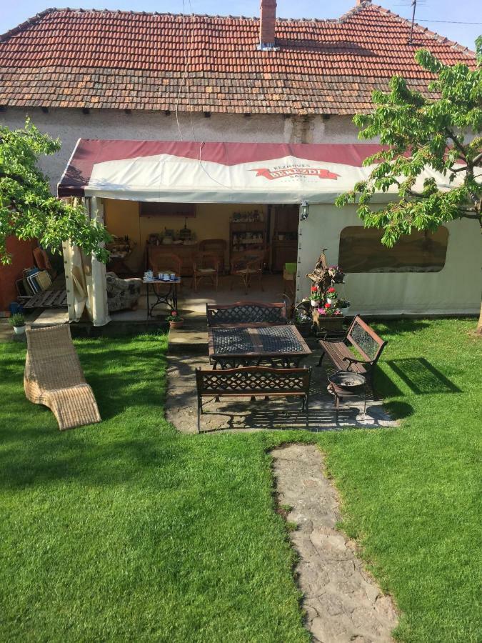 Nyerges Lovasudvar Cserepfalu Esterno foto